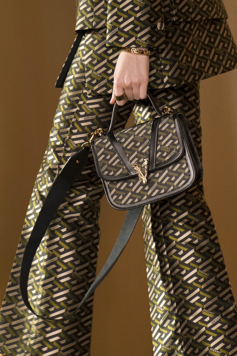 00024a-VERSACE-FALL-21-DETAILS
